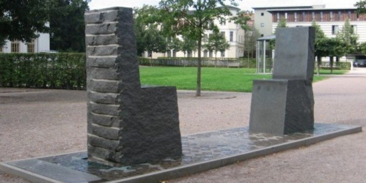 Zwei Leerstühle in Weimar zu besetzen