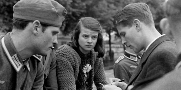 Die weiße Rose – nur mit der Guillotine zu bekämpfen Die weiße Rose – nur mit der Guillotine zu bekämpfen