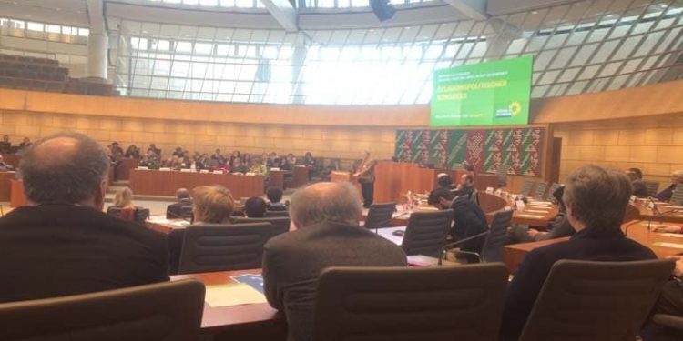 Atheisten und Gläubige: Ein schwieriges Verhältnis im Schatten der Freiheit